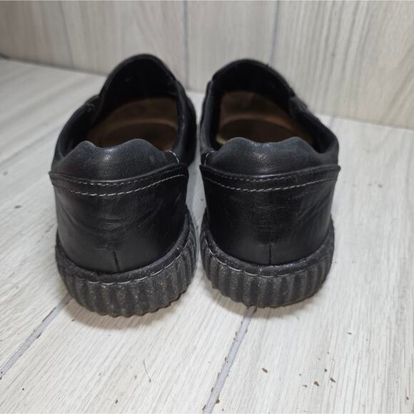 Clarks Womens Caroline Pearl Slip On Loafer Size 8.5 Comfort Shoes Grunge Goth - Picture 2 of 7